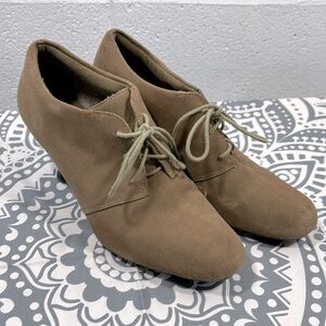 Clarks Suede leather tan coloured heeled shoes